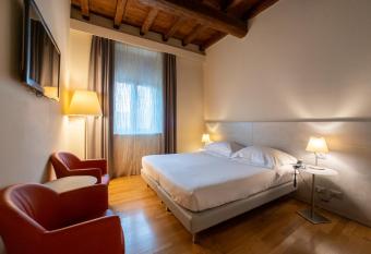 Hotel Annunziata allows 18 year olds to book a room