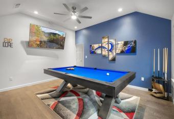 Gorgeous Downtown 4 Bedroom has Balcony rooms