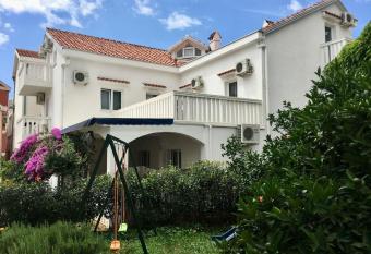 Vila Monte has Balcony rooms