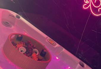 RR Jacuzzi allows 18 year olds to book a room