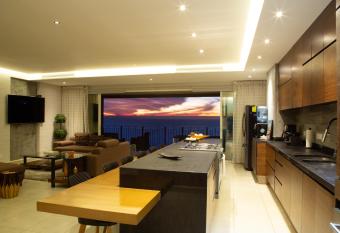 NEW Remodel Gorgeous 15 Floor Grand Venetian has Balcony rooms