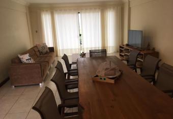 Apartamento amplo e aconchegante com vista para o mar. has Balcony rooms