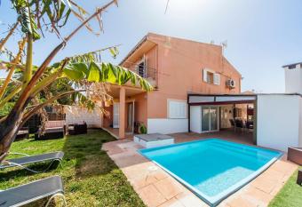 Can Blau has Balcony rooms