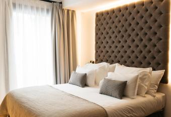 Boutique Hotel Petit Montisi  n has Balcony rooms