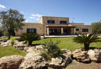 Es Garrover has Balcony rooms