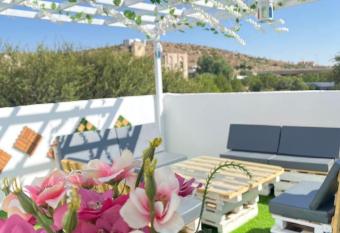                                  1-2 has rooms with a private hot tub