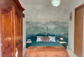 L   appart des Thiaus  res has Balcony rooms