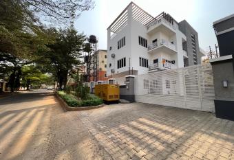 WASHGATE APARTMENTS UTAKO PENTHOUSE STUDIO 1BEDROOM & 2BEDROOM FLATS with WIFI 24HRs AC & GEN 35k 40k 45k 50k 70k nit allows 18 year olds to book a room