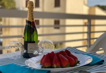 Bellamar 23. Apartamento con piscina has Balcony rooms