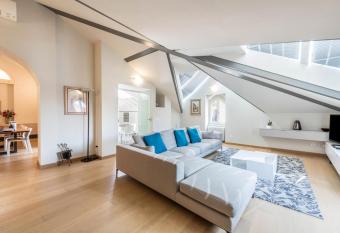 Il Golfo Attico Vista Lago has Balcony rooms