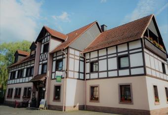 Landgasthof Zum Jossatal allows 18 year olds to book a room