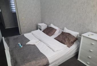 Apartament on Nizami street 6 rooms allows 18 year olds to book a room