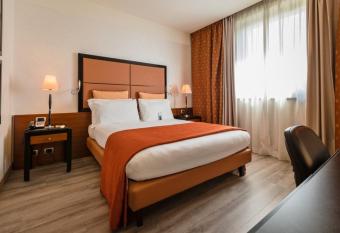 Crowne Plaza Milan Malpensa Airport, an IHG Hotel allows 18 year olds to book a room