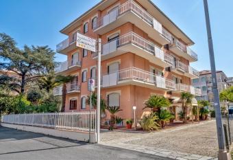 Emanuel Perla - con balcone has Balcony rooms
