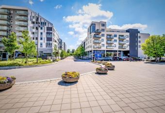 Demims Apartments - Central location & free parking -12mins from Oslo Airport has Balcony rooms