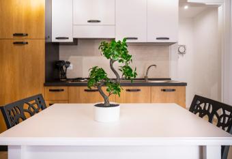 A casudda allows 18 year olds to book a room