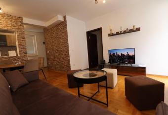 Lux Apartment Rose 2 60m2 has rooms with a private hot tub