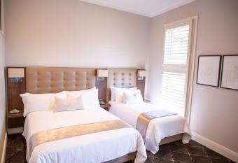 Royal Hotel Randwick allows 18 year olds to book a room