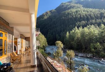 Wabi Sabi Riverside Hostel has Smoking/Balcony rooms