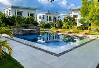 Red Picnic Hostel has Balcony rooms