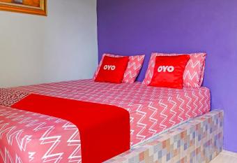 Capital O 91028 Grand Gelatik Hotel has Balcony rooms