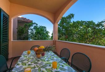 Near The Beach Brela Apartments Ruzze has Balcony rooms