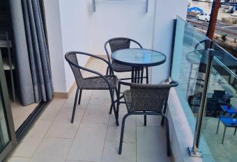 One bedroom appartement at Puerto de Mogan 100 m away from the beach with sea view balcony and wifi has Balcony rooms