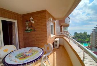 ACV - Costa Marina I-1   linea planta 9 Sur allows 18 year olds to book a room