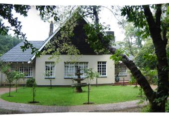 Bordeaux Haven Guest House has rooms with a private hot tub