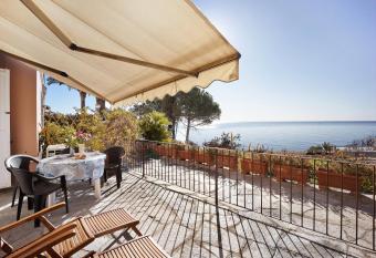 Magnifica vista mare has Balcony rooms