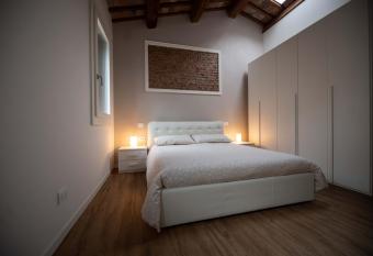 Vittoria Apartments: Contr   Busato 40 has Balcony rooms