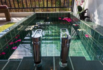 Baan Kata Maytha has Balcony rooms