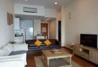 Cozy Straits Quay Marina Suites by AuroraHomes 3E has Balcony rooms