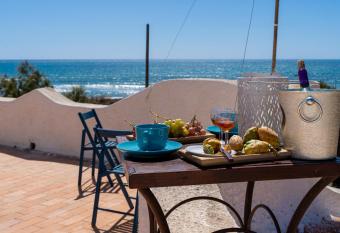 Villa Capo Granitola has Balcony rooms