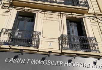 Saint-Chamond has Balcony rooms