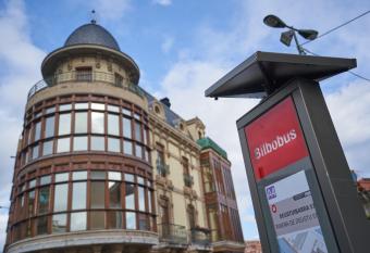 Apartamento BIO Exclusivo con mirador en Bilbao y aparcamiento p  blico gratuito has rooms with a private hot tub