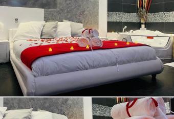 La desiroom allows 18 year olds to book a room