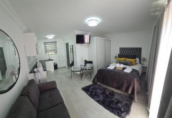 Marielitsa Guest Suite No 4 has Balcony rooms