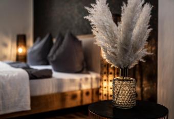 das Dietmanns allows 18 year olds to book a room