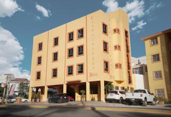 Hotel Conquistador allows 18 year olds to book a room