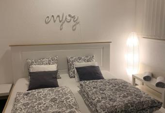 Guest room David 11 allows 18 year olds to book a room