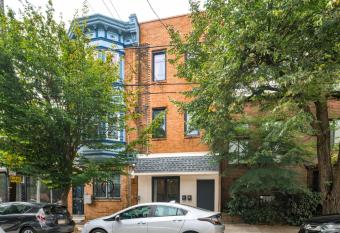 2BR in Heart of Queen Village - walk to everything! has Balcony rooms