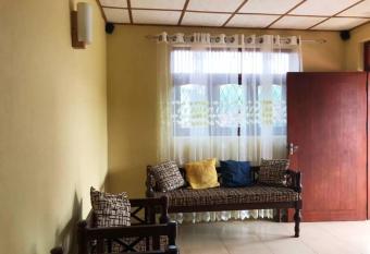 Lovely 3 bedroom space with free parking has Balcony rooms