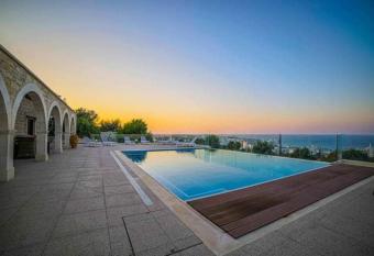 Parthenonas has Balcony rooms