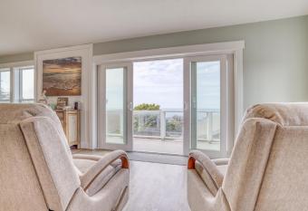 Coastal Haven has Balcony rooms