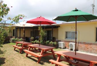 Guest house Mala Pua allows 18 year olds to book a room