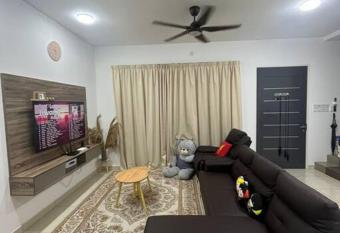 Hadeerna Homestay - Double storey terrace has Balcony rooms