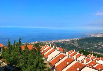 HEAVEN VILLAS has Balcony rooms