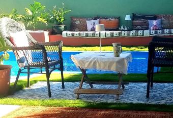 Chambre confortable dans une ambiance h  tel de charme avec piscine allows 18 year olds to book a room