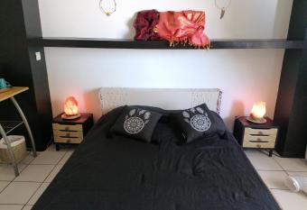 Jolie chambre climatis  e avec balcon chez l habitant allows 18 year olds to book a room